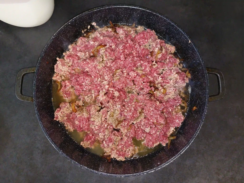 Adding minced mutton