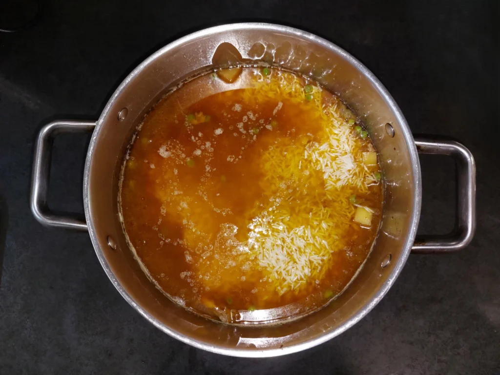 Adding rice to the boiling water